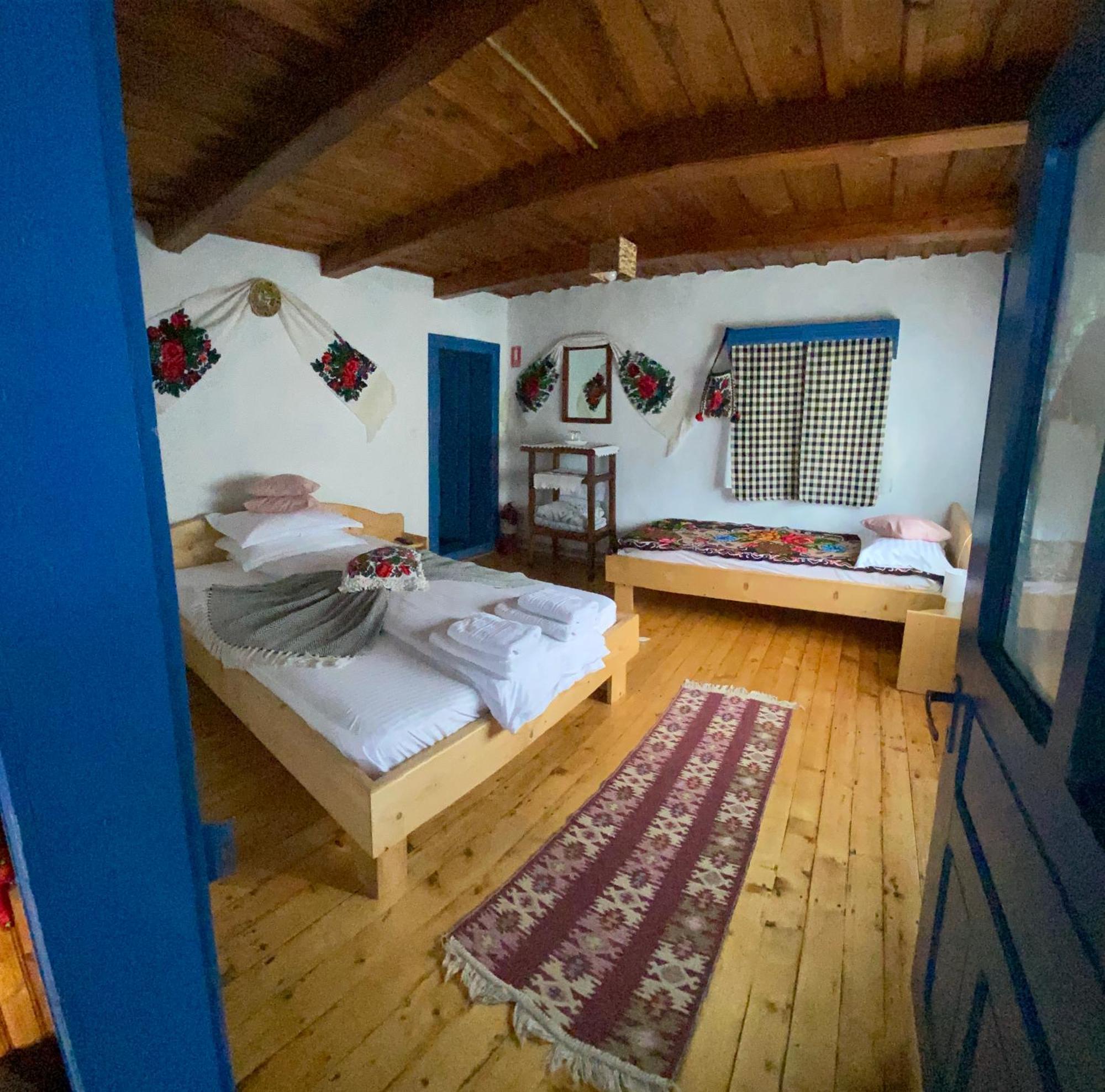 Casuta Tivadar Hotel Breb Buitenkant foto